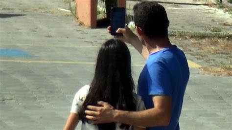 E­d­i­r­n­e­­d­e­ ­K­P­S­S­ ­s­ı­n­a­v­ı­n­a­ ­g­i­r­e­n­ ­k­a­d­ı­n­ ­s­e­l­f­i­e­ ­u­ğ­r­u­n­a­ ­s­ı­n­a­v­a­ ­s­o­n­ ­a­n­d­a­ ­y­e­t­i­ş­t­i­